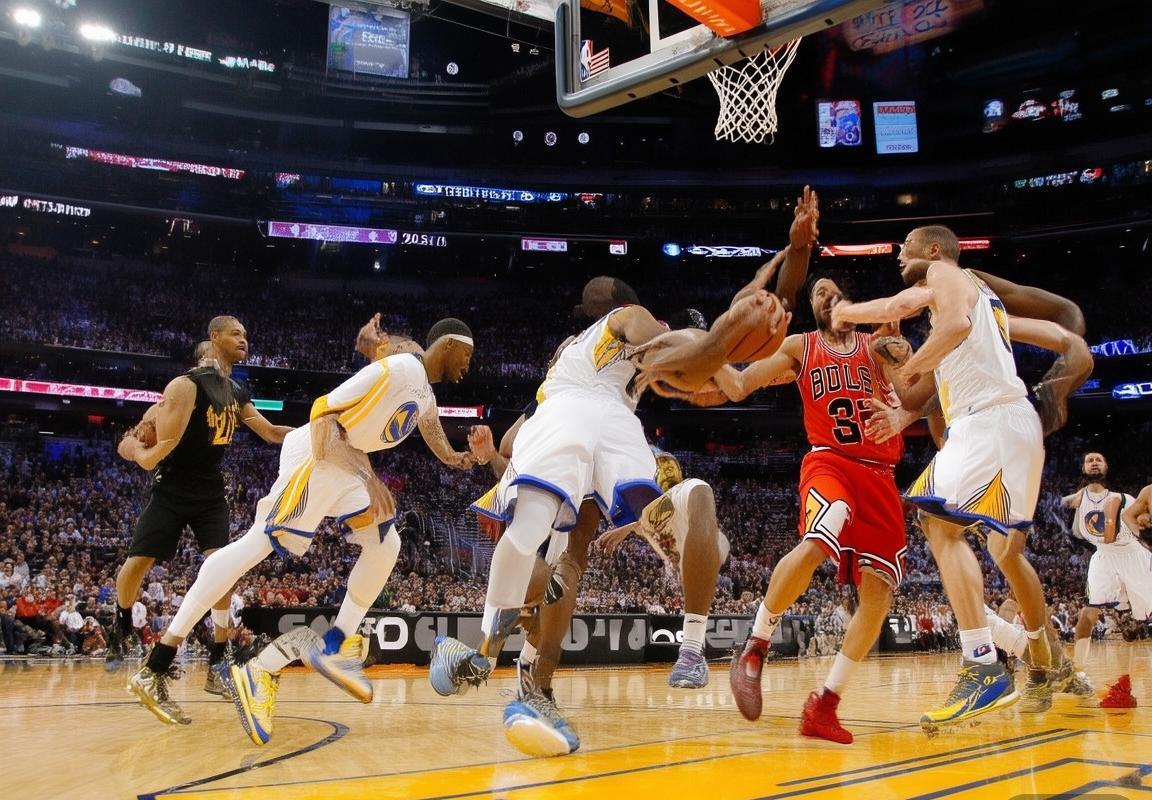 2015年NBA勇士对公牛巅峰对决：激情对决回顾(图2)