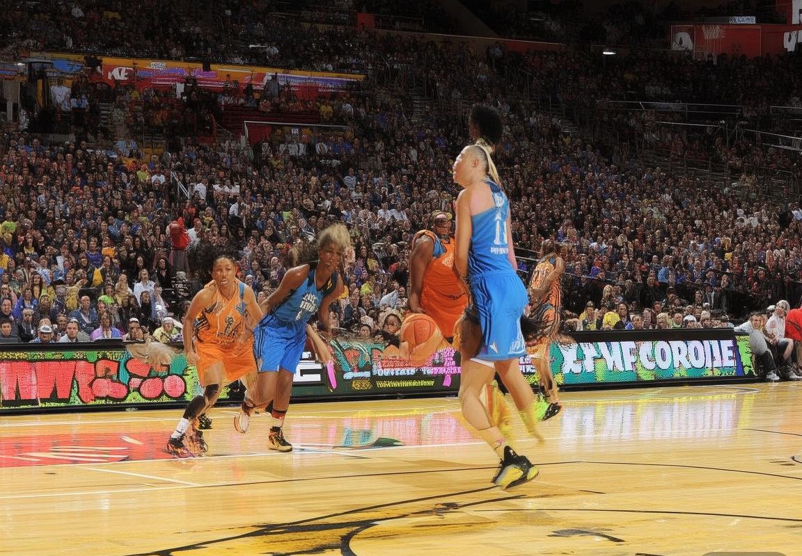 2017 WNBA季后赛：火花队VS天空队经典对决回顾(图3)